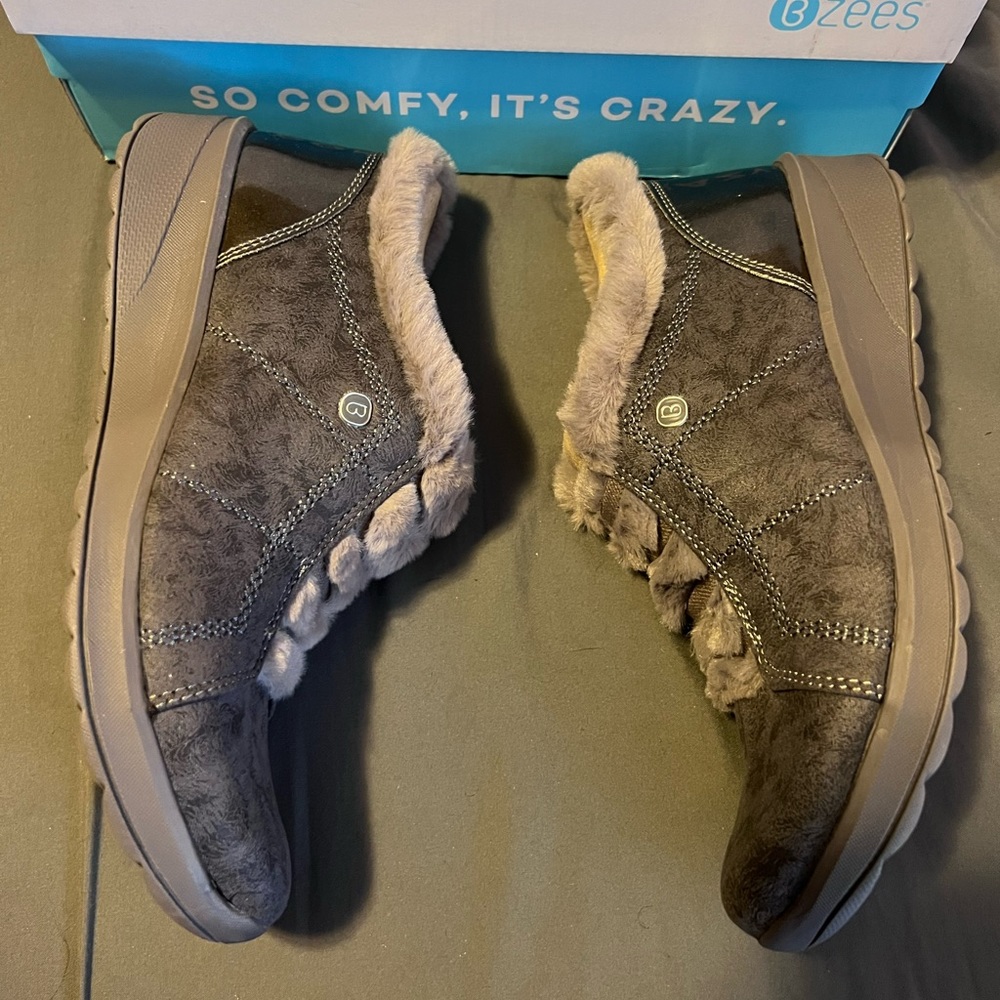 NIB Bzees Golden Dark Grey Gray Boots with Faux Fur 7.5 Machine Washable
